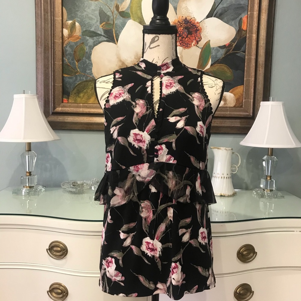 🌺 White House Black Market Floral Top
